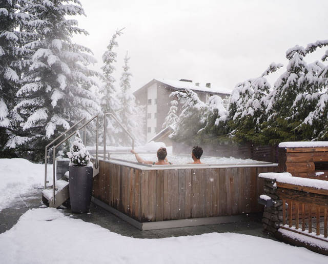 Outdoor Hot Tub - Winter